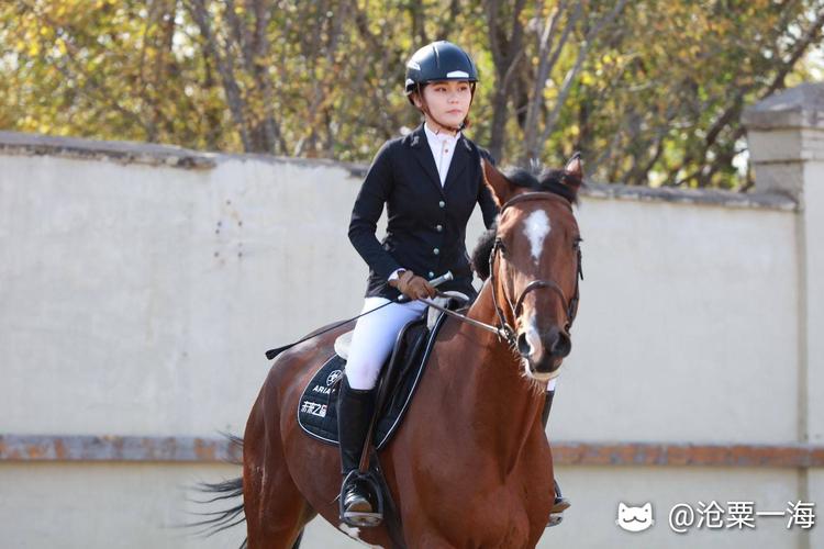 视频女子表演泥鳅钻洞